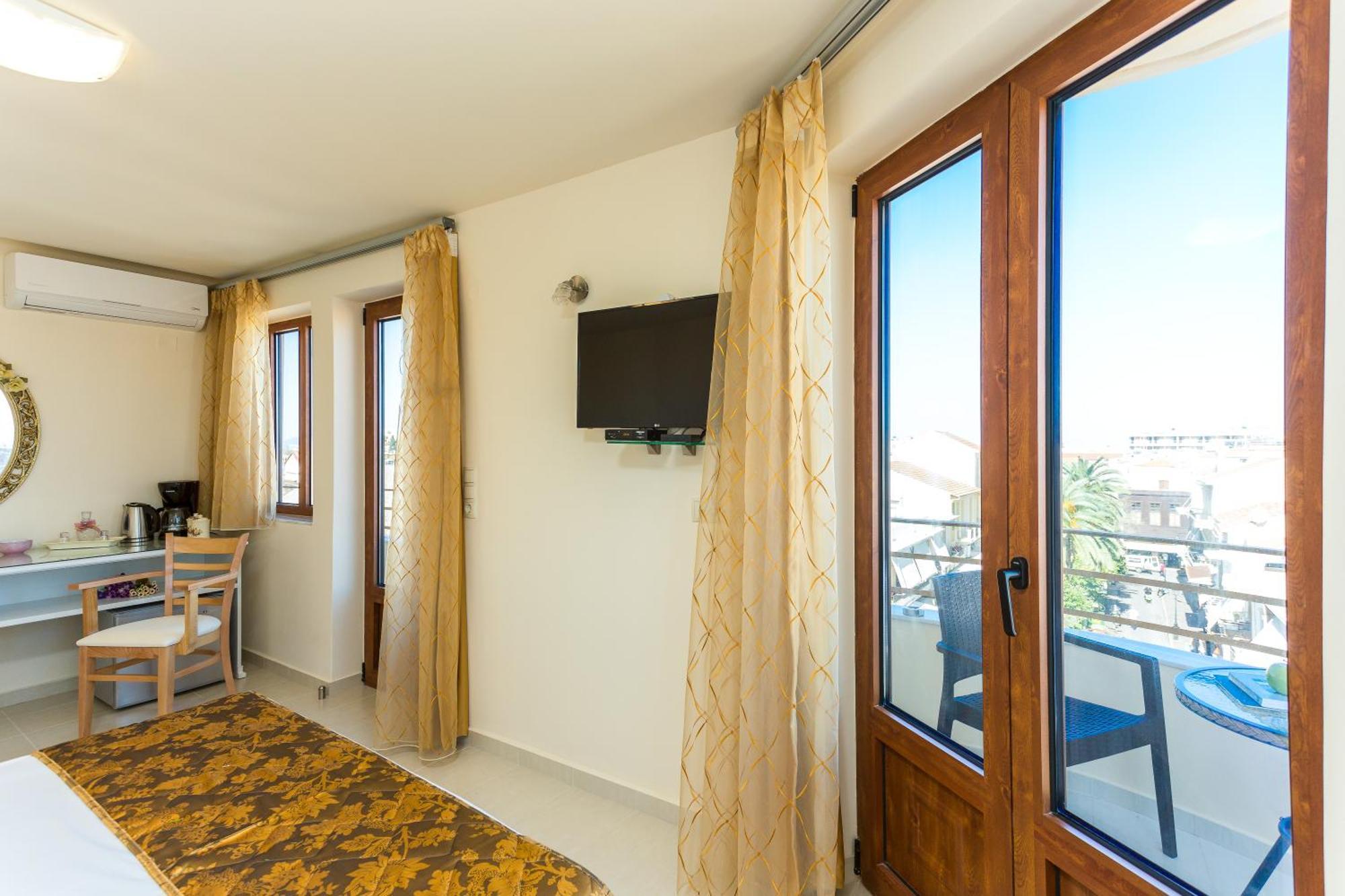 Polyxenia Suites Rethymno  ภายนอก รูปภาพ